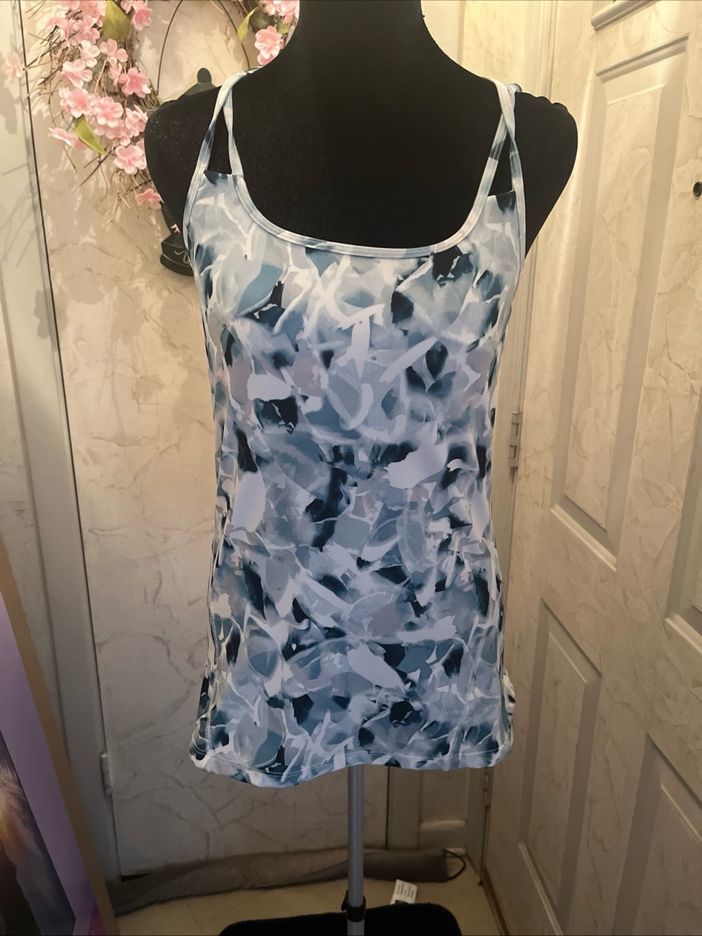 GAIAM Blue & White Abstract Scoop Neck Tank Top